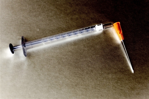 九价HPV疫苗成香饽饽 黄牛“技术代抢”月入数万：律师称或涉犯罪