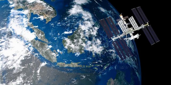 太空无序谁之过？美国卫星两次接近，给中国空间站带来何种危险？
