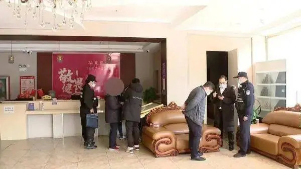 浙江一位85岁老人足浴店半年花了近40万 店长：最贵一次2.5万 四名技师同时服务