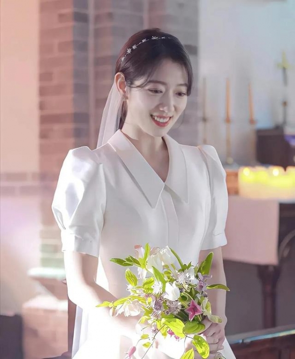 朴信惠崔泰俊奉子成婚，韩媒爆出结婚请帖