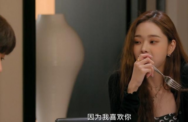 韩国网红宋智雅爆红后惹争议！疑似一条推广60万，遭人吐槽整容脸