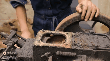 会维修的女孩有多美？大学生回深山帮村民修发电机，134万人围观