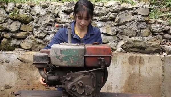 会维修的女孩有多美？大学生回深山帮村民修发电机，134万人围观