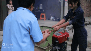 会维修的女孩有多美？大学生回深山帮村民修发电机，134万人围观