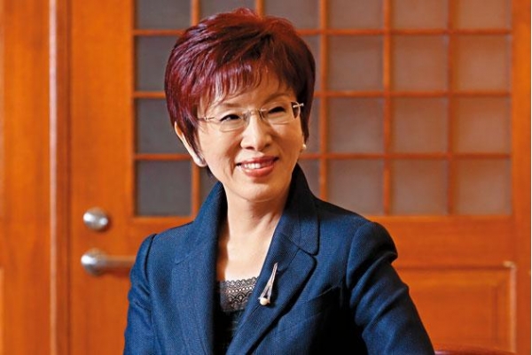 国民党六连败后朱立伦会做怎样的变革？洪秀柱：中间路线党必沦亡