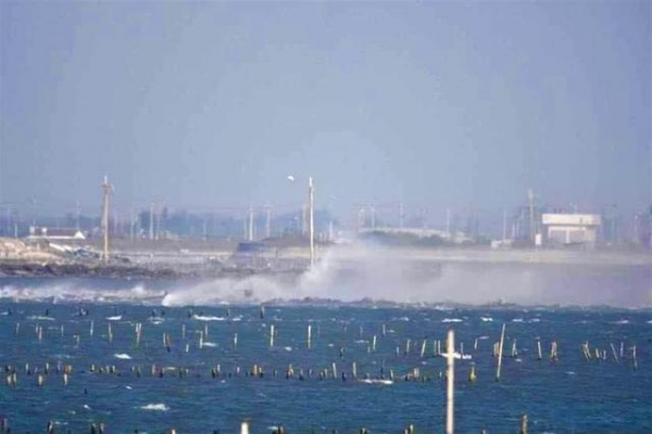 台军方F16V战机坠海影像首度曝光 下落时激起大量水花