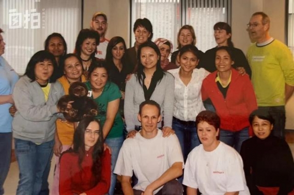 我，东北女老板，80年代万元户，年近50出国当保姆，嫁大21岁老外