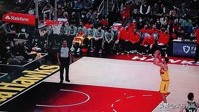 老鹰险胜雄鹿 米德尔顿空砍34+7 特雷杨砍下30+11笑到最后