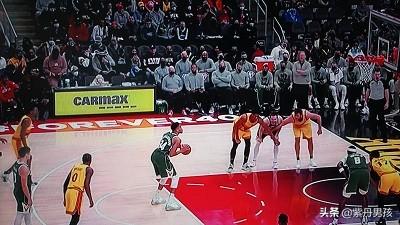 老鹰险胜雄鹿 米德尔顿空砍34+7 特雷杨砍下30+11笑到最后