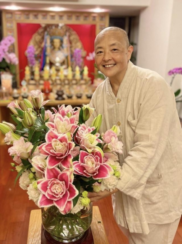 琼瑶女郎刘蓝溪离世享年61岁，嫁人后剃度出家30年，长居海外寺庙
