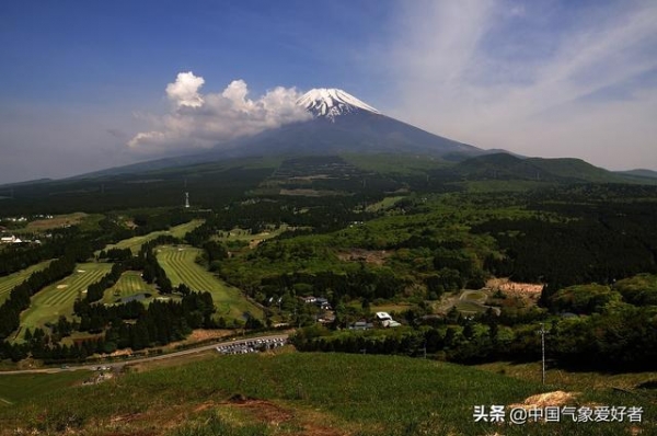 日本富士山开始活跃，会被汤加火山搞出爆发？分析：关系不是很大