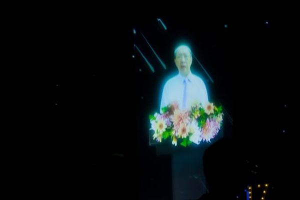 跨时空对话追忆国之大医——吴孟超夫妇追思安葬仪式在沪举行
