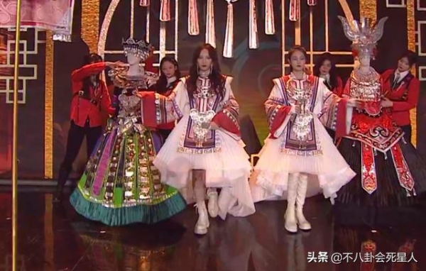 湖南春晚众星状态，高圆圆温柔，何炅碾压周深身材，刘谦发福明显