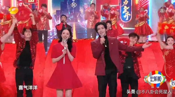 湖南春晚众星状态，高圆圆温柔，何炅碾压周深身材，刘谦发福明显