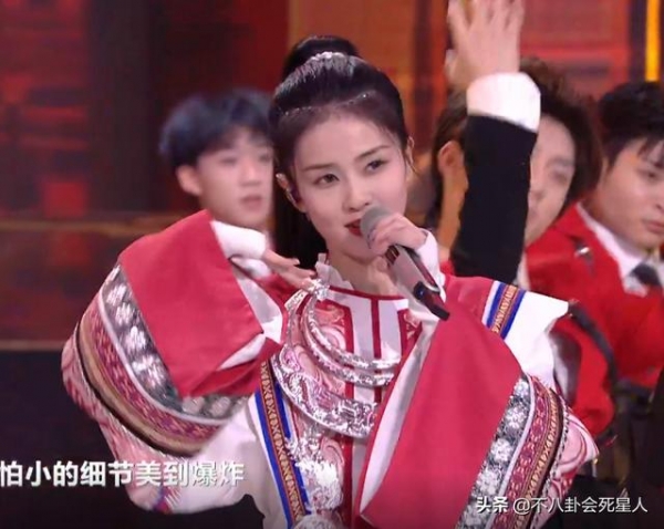 湖南春晚众星状态，高圆圆温柔，何炅碾压周深身材，刘谦发福明显