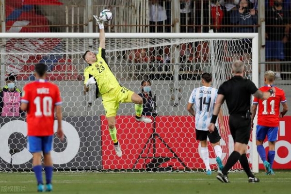 世预赛-迪马利亚世界波劳塔罗建功 阿根廷2-1智利 连续28场不败