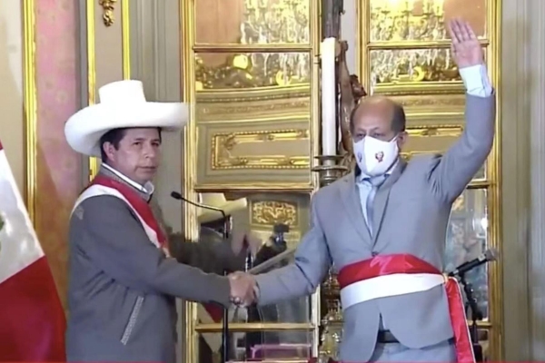 秘鲁新内阁宣誓就职 埃克托尔 巴莱尔 平托任总理 