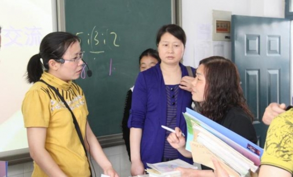 教育部发布消息，教师工资不低于当地公务员，评论区言论却一边倒