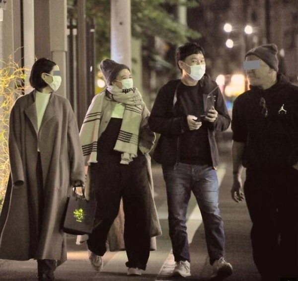 36岁日剧女神苍井优宣布怀孕，孕肚照曝光，与谐星丈夫恩爱散步