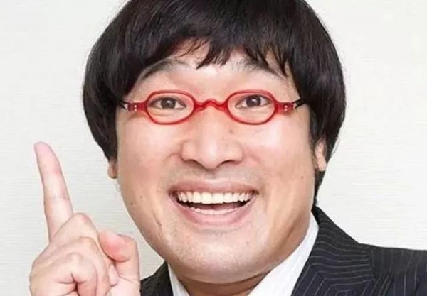 36岁日剧女神苍井优宣布怀孕，孕肚照曝光，与谐星丈夫恩爱散步