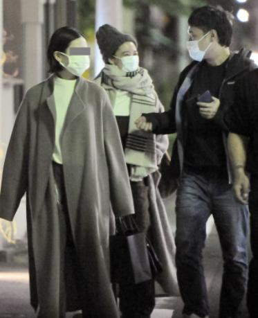 36岁日剧女神苍井优宣布怀孕，孕肚照曝光，与谐星丈夫恩爱散步