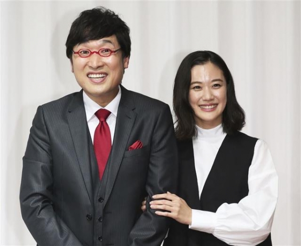 36岁日剧女神苍井优宣布怀孕，孕肚照曝光，与谐星丈夫恩爱散步