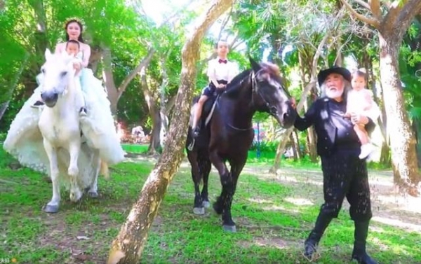 张纪中夫妇拍婚纱照，猛夸小31岁娇妻像花仙子，杜星霖望夫眼好甜