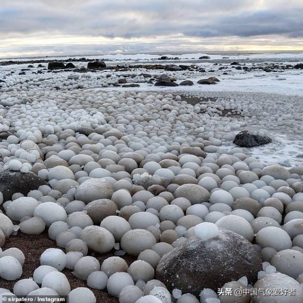 东北大湖现罕见“冰汤圆”，是寒潮南下前兆？分析：确和降温有关