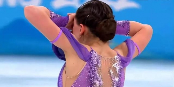 被淘汰的朱易笑了，得第一的 K 宝哭了