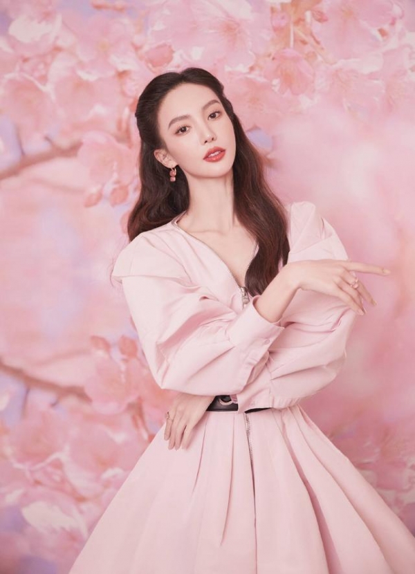 2022元宵晚会女明星造型图释出，张小斐金晨毛晓彤等百花争艳