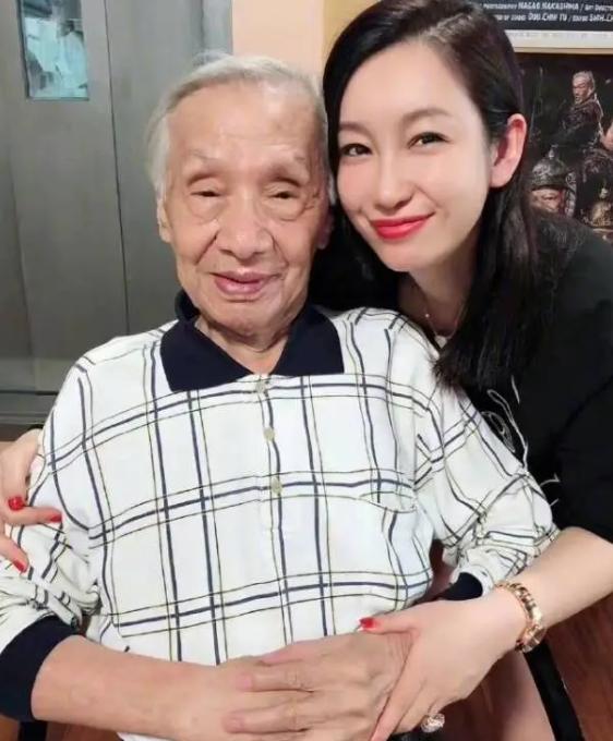 双金影帝常枫告别式举行，众星到场送他最后一程，女儿哭红双眼