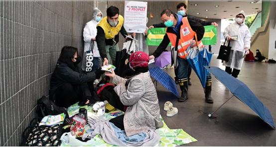 港媒：香港多部门加强巡查防疫，近600人没戴好口罩被罚款