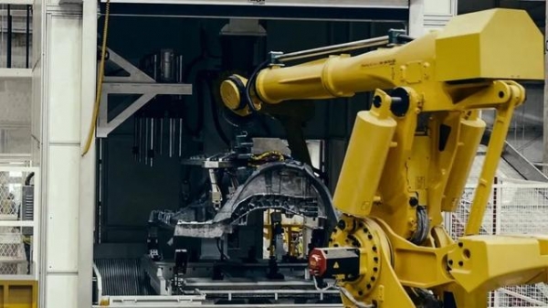 买得起修不起，撞一下要修20万，特斯拉“一体压铸”让人又爱又恨