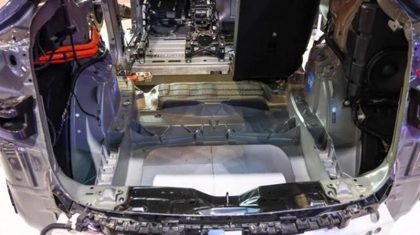 买得起修不起，撞一下要修20万，特斯拉“一体压铸”让人又爱又恨