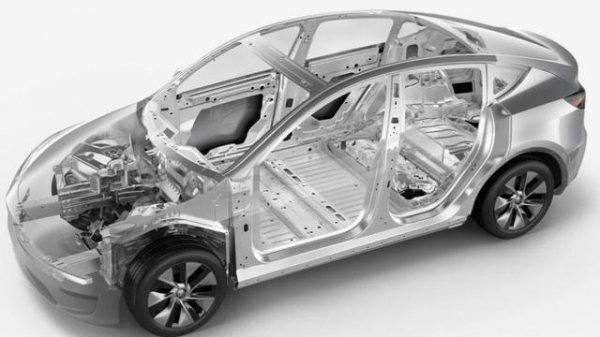 买得起修不起，撞一下要修20万，特斯拉“一体压铸”让人又爱又恨