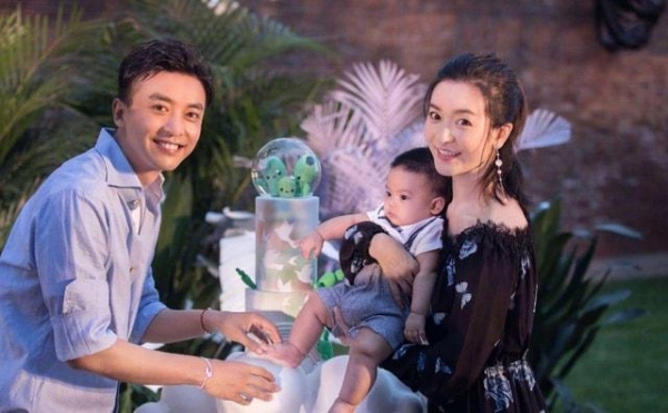 李晟李佳航被质疑婚变，女方好友发文：他欠你的婚礼我来还给你