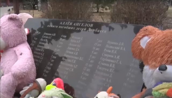 俄媒：乌克兰投降士兵被押送到顿涅茨克遇难儿童纪念碑前反省