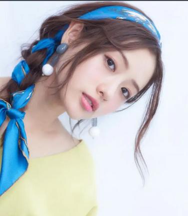 石原里美挺大孕肚工作！穿薄纱裙四肢纤细，手上戴4个戒指太华丽