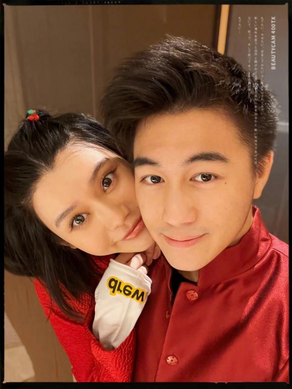 33岁奚梦瑶低调庆生，撇嘴与何猷君贴脸秀恩爱，二胎后丰腴似少女