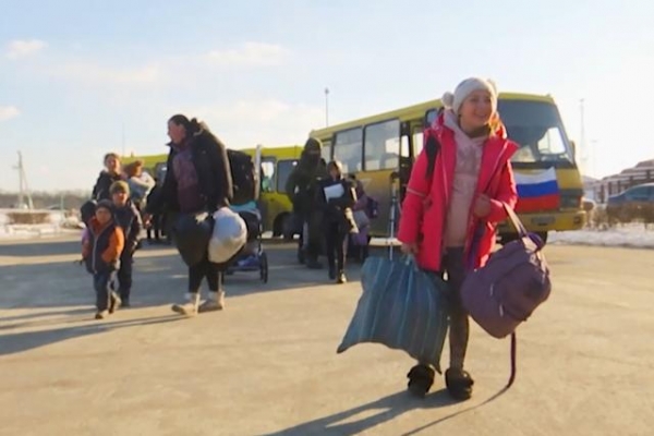 从乌克兰哈尔科夫州撤离民众抵达俄罗斯
