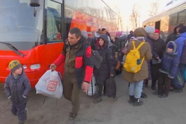 从乌克兰哈尔科夫州撤离民众抵达俄罗斯