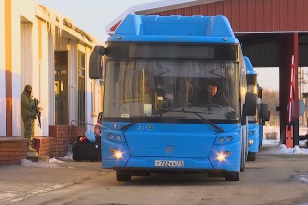 从乌克兰哈尔科夫州撤离民众抵达俄罗斯