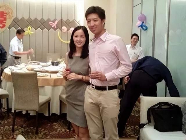 结婚后的林家宇,彻底在娱乐圈消失了,有相关人士称,林家宇与富豪老公