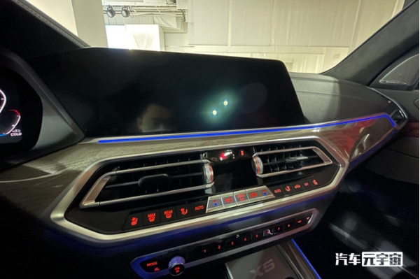 宝马X5国产降价近10万！60.5万起！后排加长13厘米-车内实测