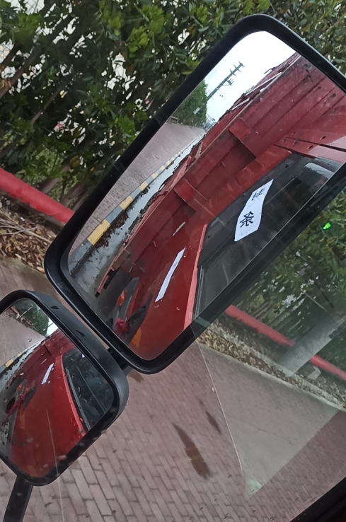 「e公司调查」“上海牌照，一律不给进”！货车司机车上吃住27天；还有车被贴上“封条”！运费直线暴涨，企业受困“物流关”