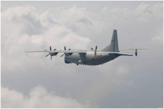 绿媒炒作：解放军军机今早两度进入台西南空域，“过程中有美军机经过”