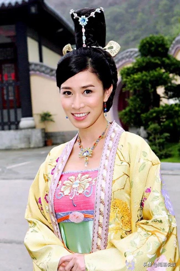 佘诗曼曝曾拍戏16个小时为拍宫心计默写台词每天只睡6小时真敬业