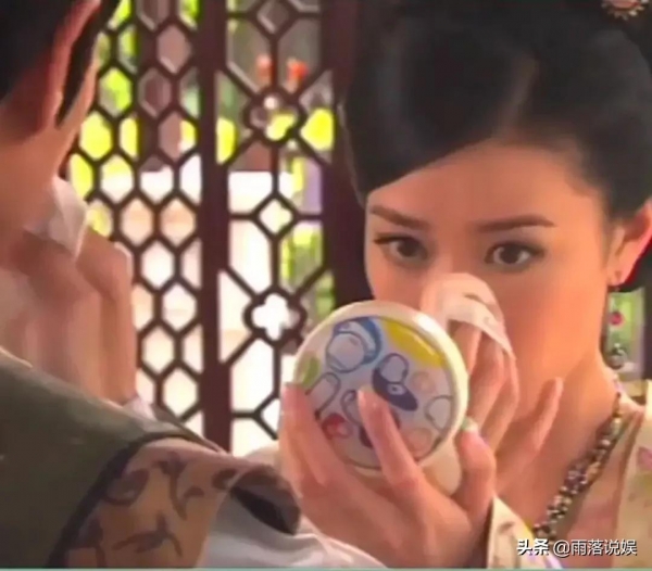 佘诗曼曾拍戏16个小时，背台词2个小时，每天只睡6小时真敬业