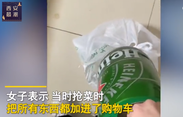上海一小姐姐抢菜只抢到一桶5升啤酒，自己很苦恼，网友却吵翻了