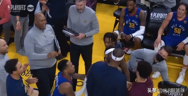 NBA直播：掘金内讧一幕曝光！巴顿考辛斯激烈争吵 穆雷劝架
